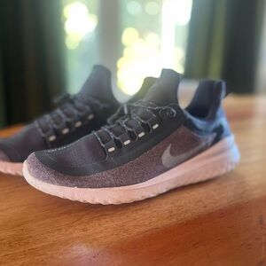 Nike women’s Black and pink Sneakers